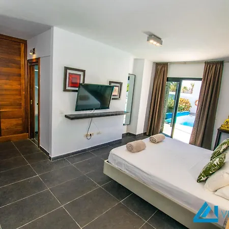 229 - Lanson By Now Ltd プラヤ・ブランカ